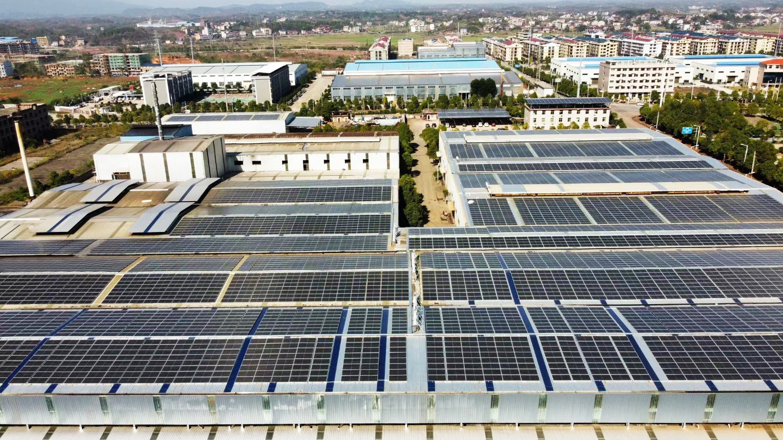 6月以来，，，室外温度居高不下！多地供电主要，，，光伏电站或将为工商业企业带来“用电自由！